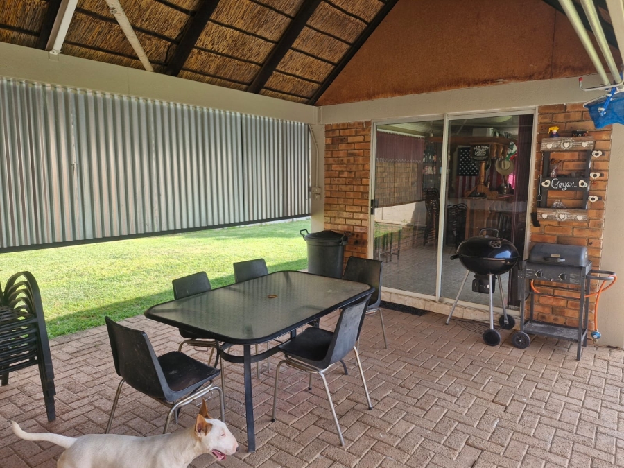 To Let 3 Bedroom Property for Rent in Flamwood North West